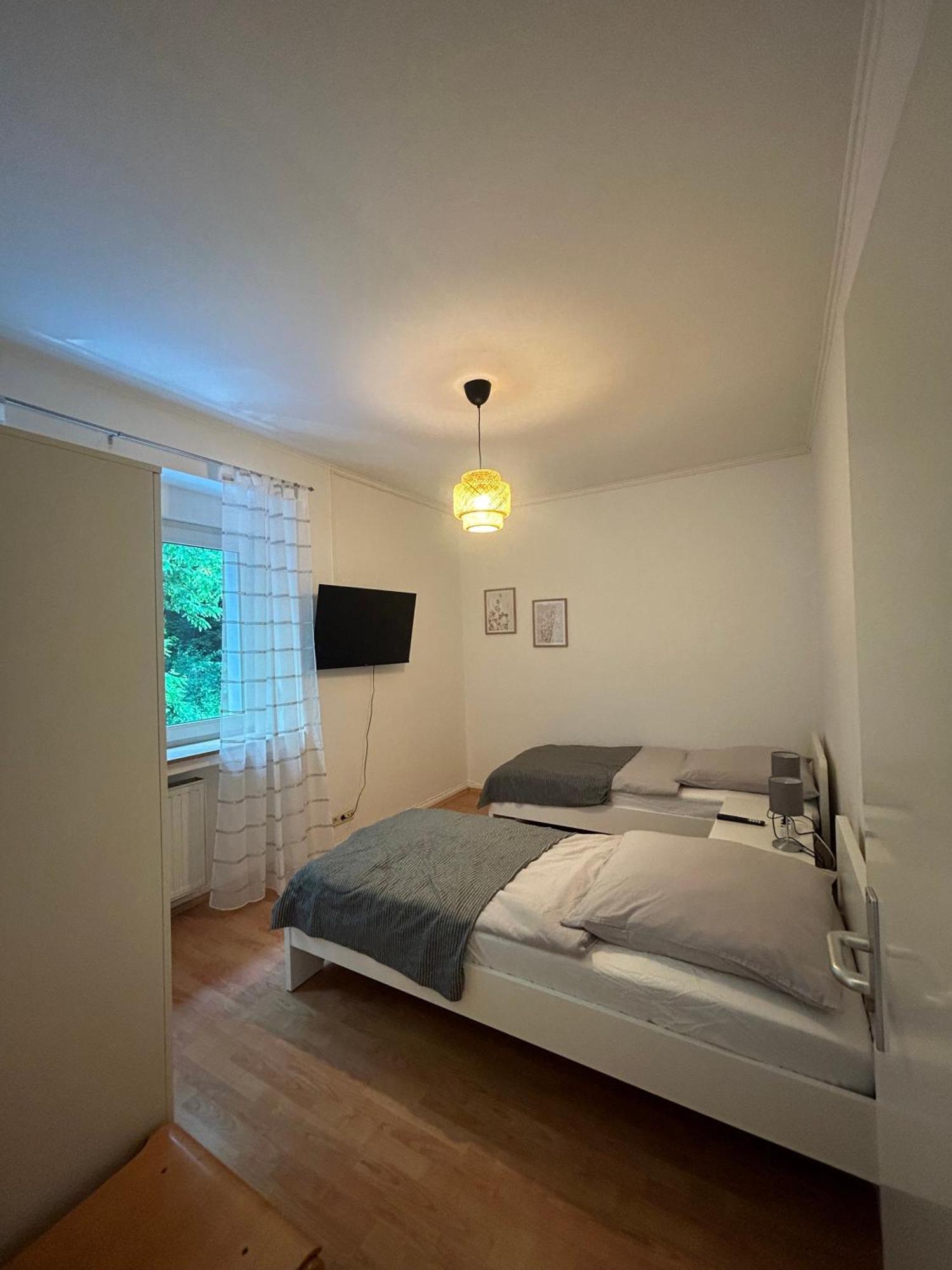 Gemuetliche Ferienwohnung - Voll Ausgestattet, Zentral Aber Ruhig ! Wuppertal Exteriör bild
